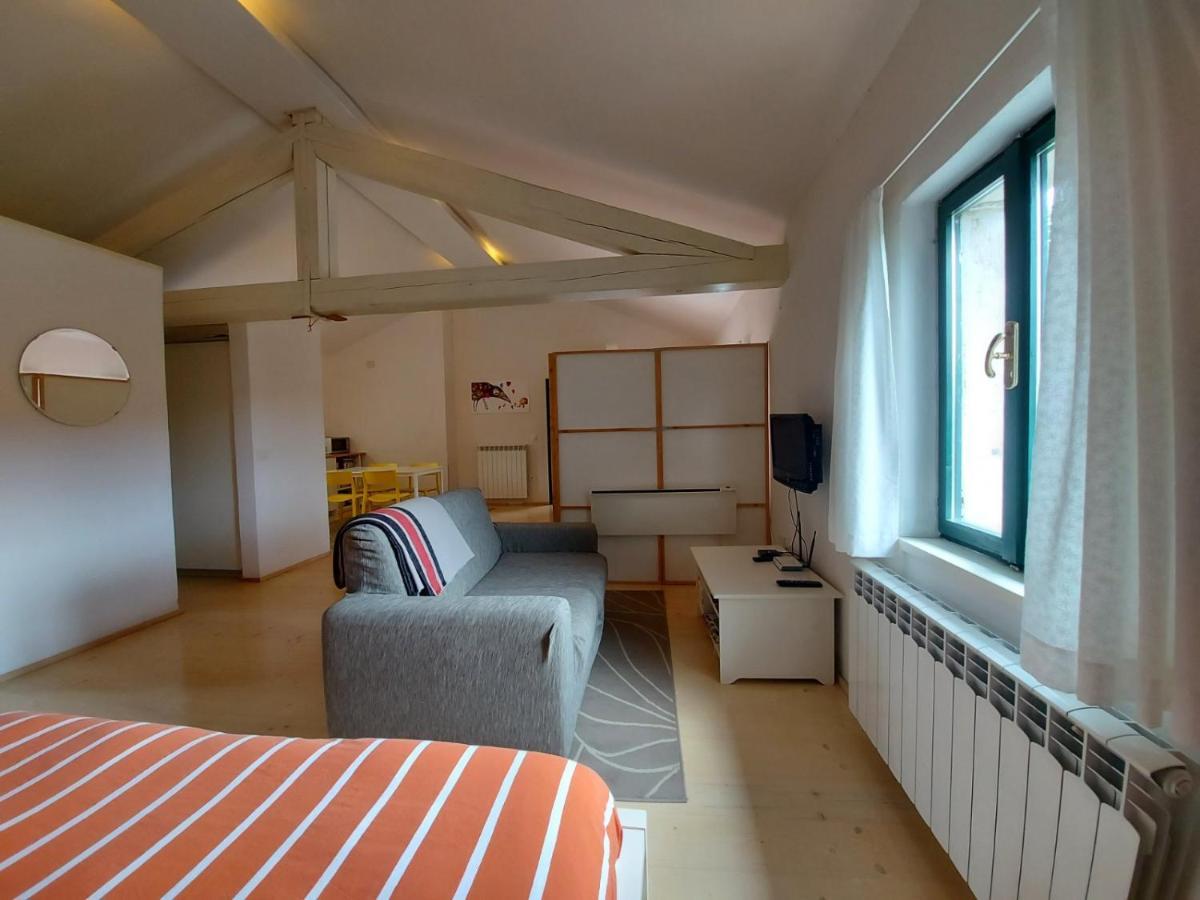Apartmaji Hedera 코멘 지방 자치제 외부 사진